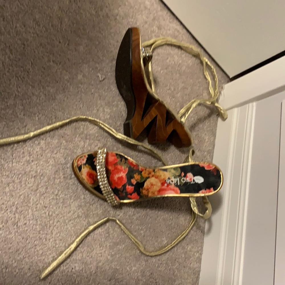 Two Lips zigzag heels